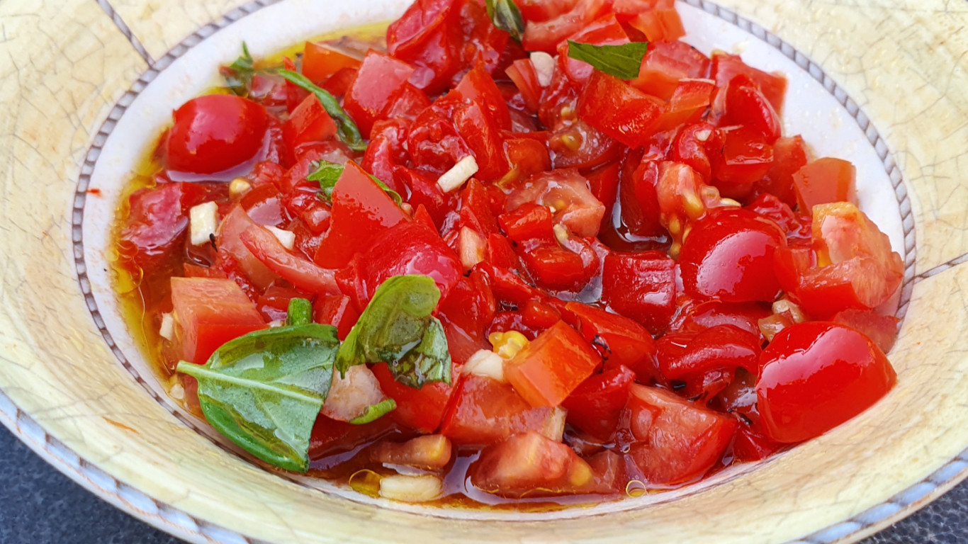 Bruschetta met tomaat en basilicum