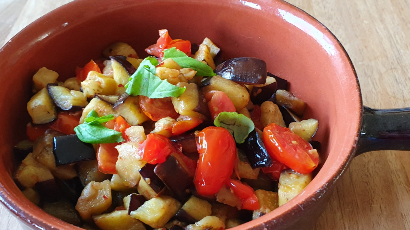 Aubergineblokjes met tomaat | Melanzane a funghetto